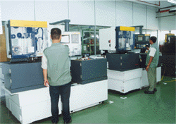 mouldfabri-pict02.GIF (57637 bytes)